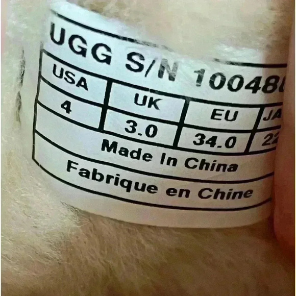 Winter Boots UGG Classic Short Cosmos Girls Sequin Boots Size 4 Youth - Picture 8 of 8